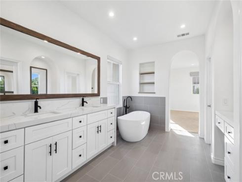 62 Logan , Irvine, CA