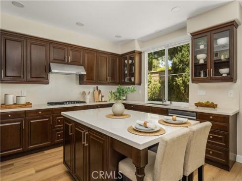 6 Thorn Hill , Irvine, CA