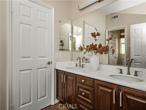 6 Thorn Hill , Irvine, CA
