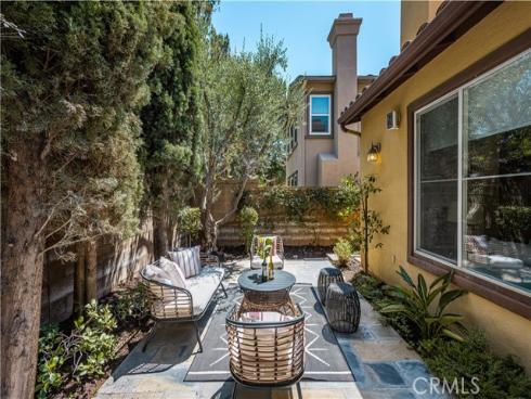 6 Thorn Hill , Irvine, CA