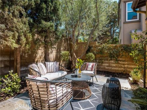 6 Thorn Hill , Irvine, CA