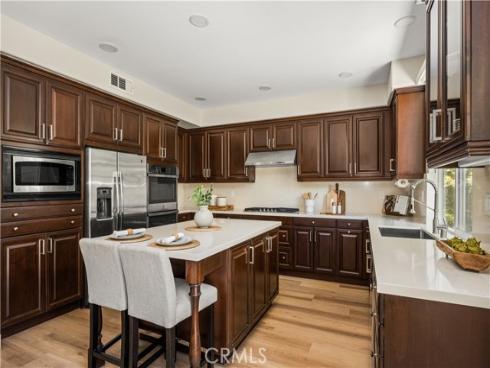 6 Thorn Hill , Irvine, CA