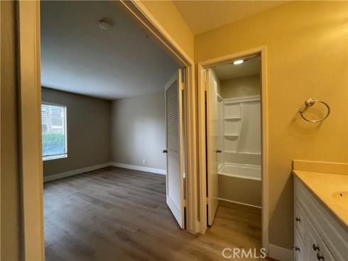 61 Streamwood , Irvine, CA