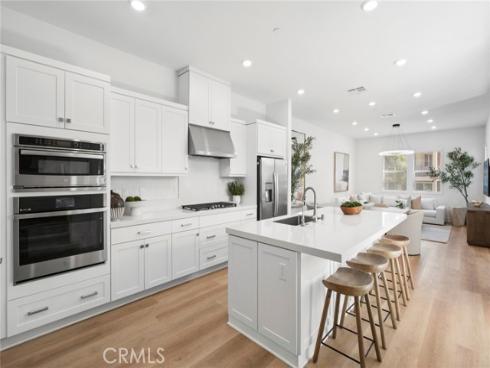 327 Baluster , Irvine, CA