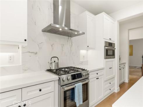 5 Upland , Irvine, CA