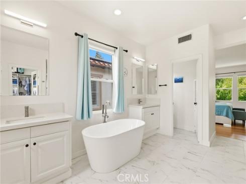 5 Upland , Irvine, CA