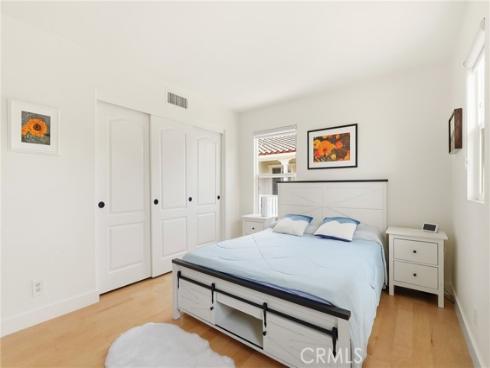 5 Upland , Irvine, CA