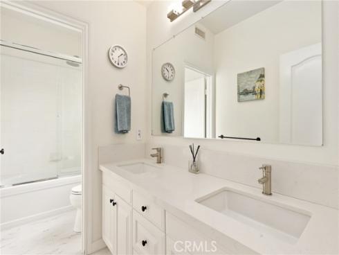 5 Upland , Irvine, CA