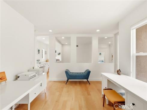 5 Upland , Irvine, CA