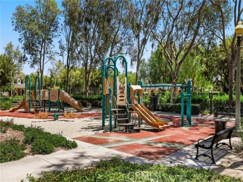 5 Upland , Irvine, CA