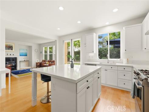5 Upland , Irvine, CA