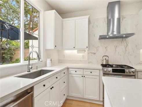 5 Upland , Irvine, CA