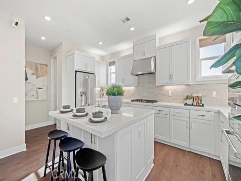 817  Sonia  , Irvine, CA