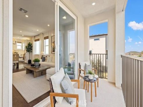 817  Sonia  , Irvine, CA