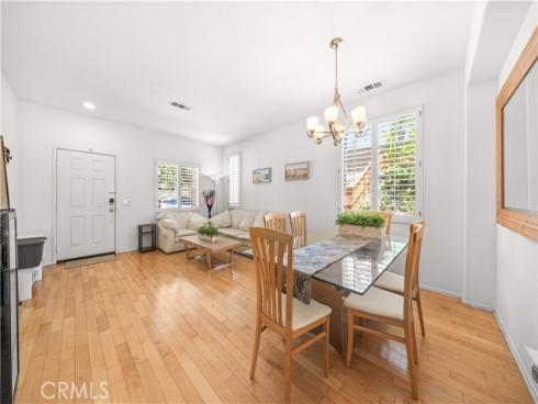 26 Appleglen , Irvine, CA