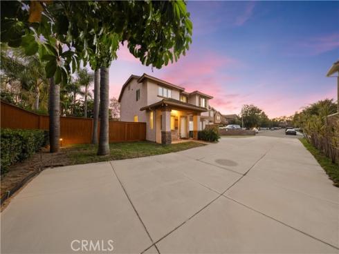 26 Appleglen , Irvine, CA