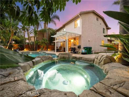 26 Appleglen , Irvine, CA