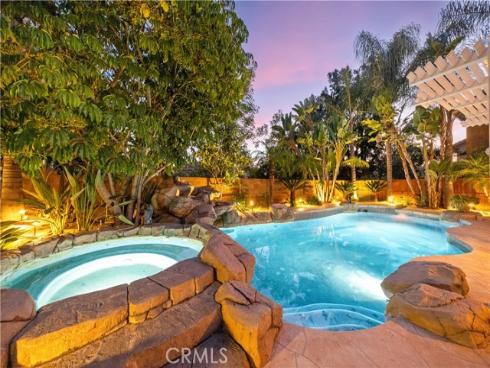 26 Appleglen , Irvine, CA