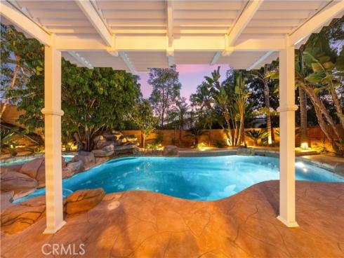 26 Appleglen , Irvine, CA