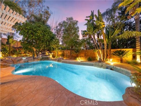 26 Appleglen , Irvine, CA