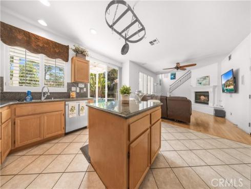 26 Appleglen , Irvine, CA