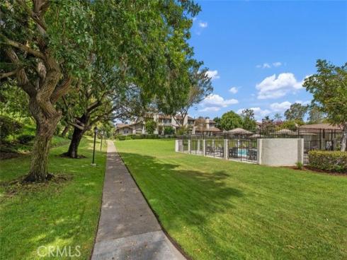 8 Summer Breeze , Irvine, CA