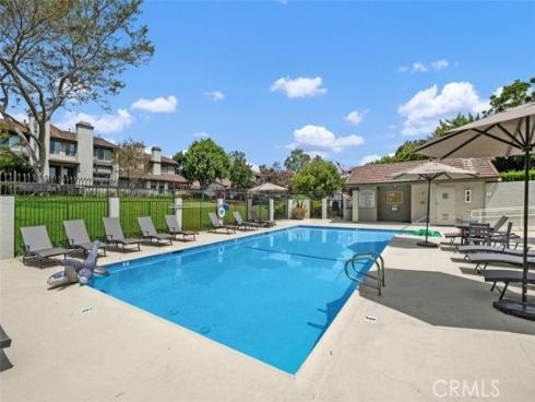 8 Summer Breeze , Irvine, CA