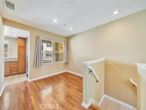 46 Perennial , Irvine, CA