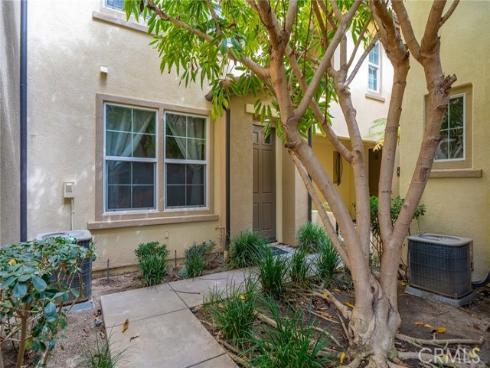 46 Perennial , Irvine, CA