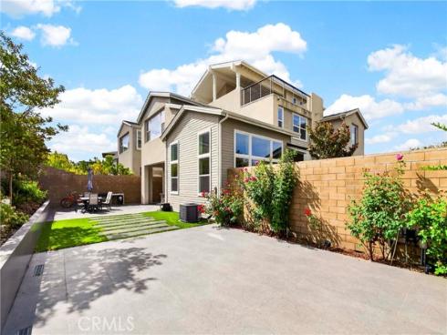 125 Source , Irvine, CA
