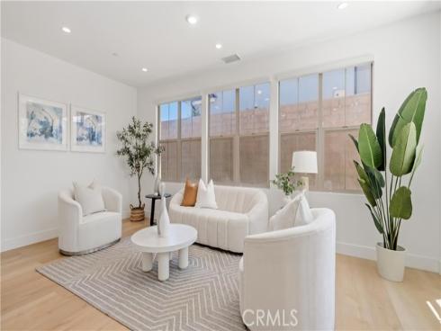 218 Evaroad , Irvine, CA