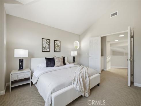 4 Del Italia , Irvine, CA