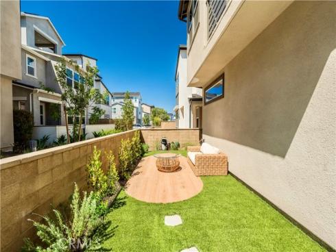 426 Lobata , Irvine, CA