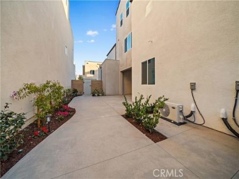 141 Sawbuck , Irvine, CA