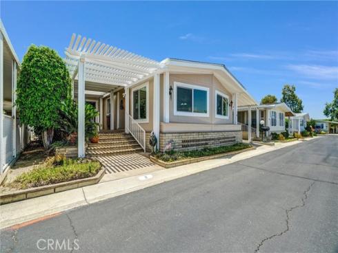 5200 Irvine Boulevard 11