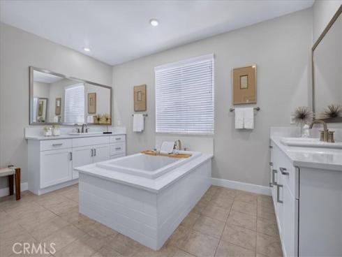 170 Chorus , Irvine, CA