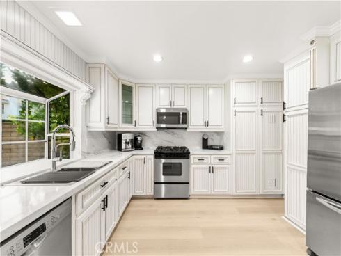54 Willow Tree , Irvine, CA
