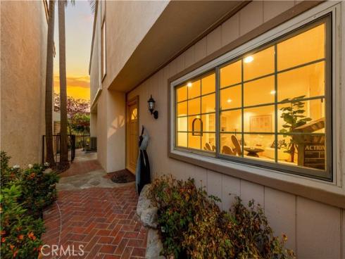54 Willow Tree , Irvine, CA