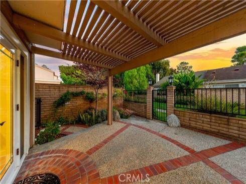 54 Willow Tree , Irvine, CA
