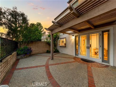 54 Willow Tree , Irvine, CA