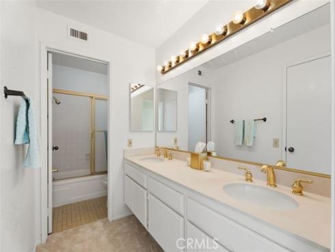 34 Exeter , Irvine, CA