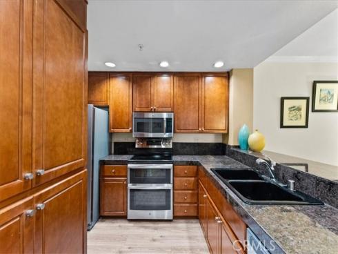 2253 Martin 207 , Irvine, CA