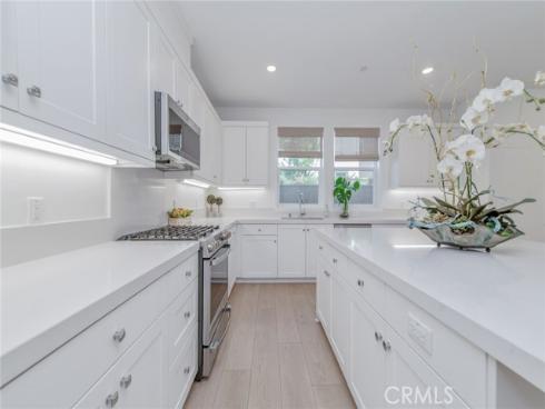 204 Yerba , Irvine, CA