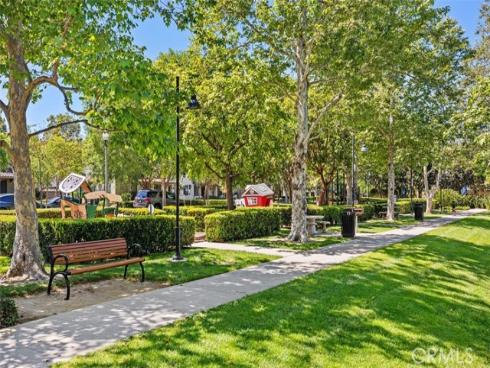 33 Flowerbud , Irvine, CA