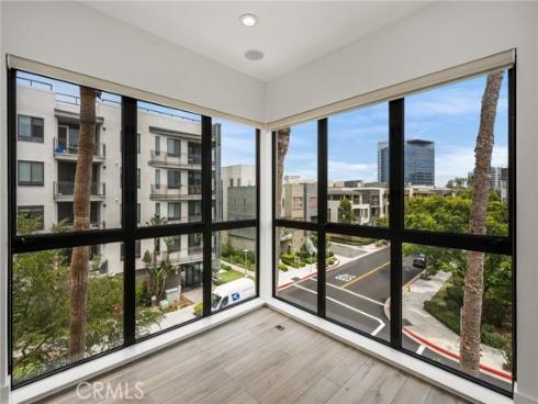 402 Rockefeller 315