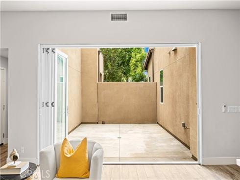 220 Follyhatch , Irvine, CA