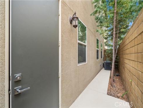 220 Follyhatch , Irvine, CA