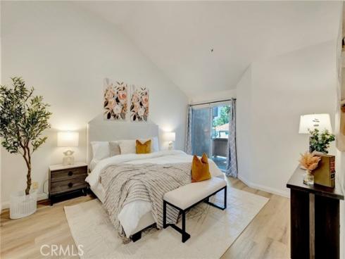 34 Magellan Aisle , Irvine, CA