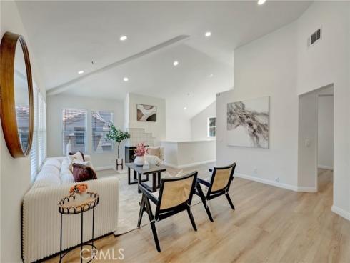 34 Magellan Aisle , Irvine, CA