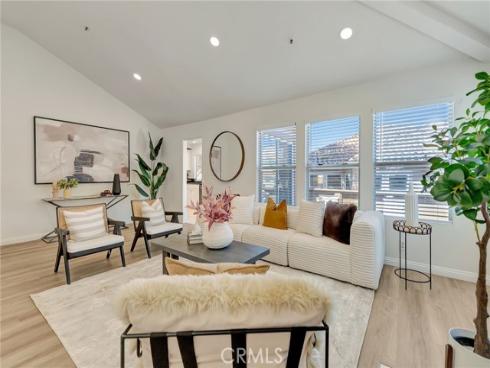 34 Magellan Aisle , Irvine, CA